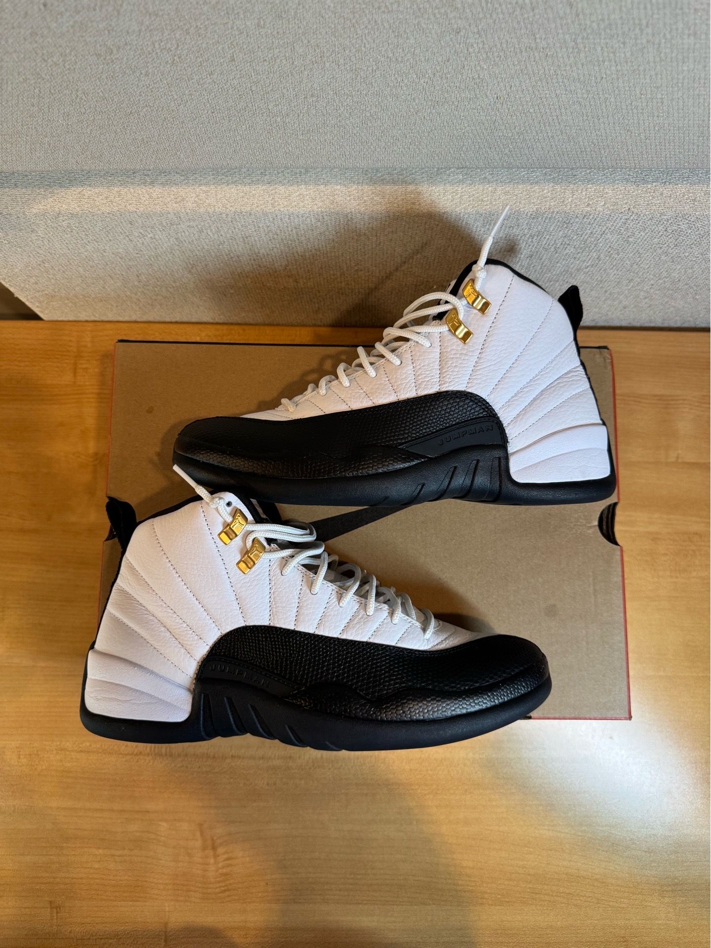 Jordan 12 Taxi Sz 9