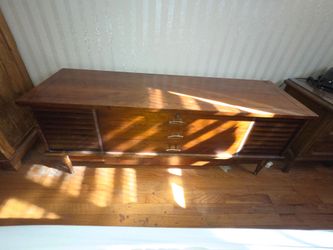 Mid-century modern cedar Hope chest made by Lane
