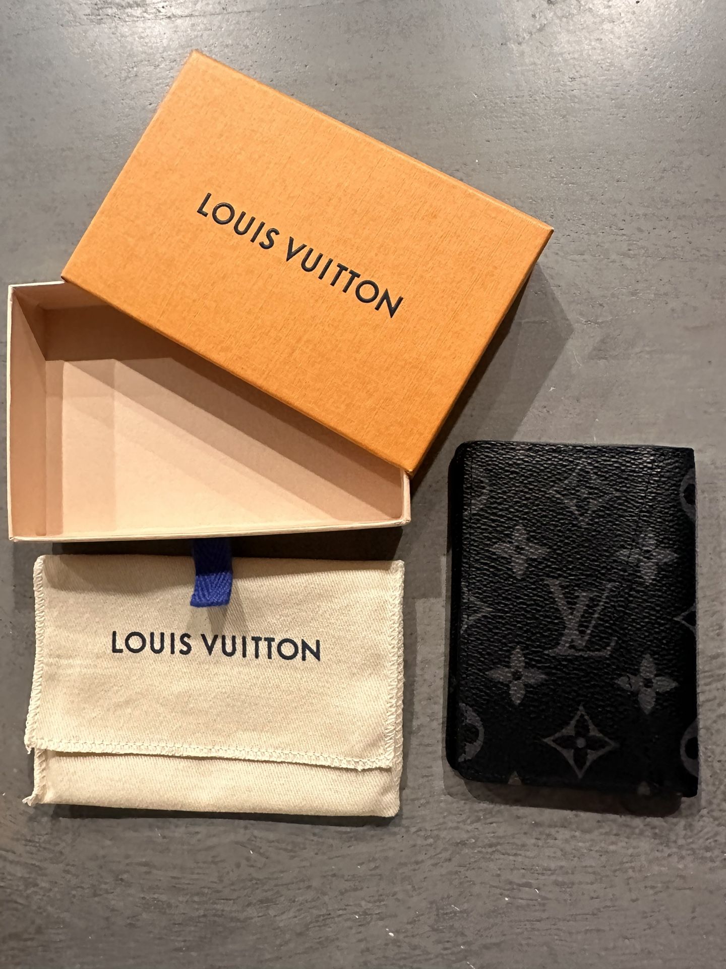 Authentic Louis Vuitton Keychain Wallet for Sale in Scottsdale, AZ - OfferUp