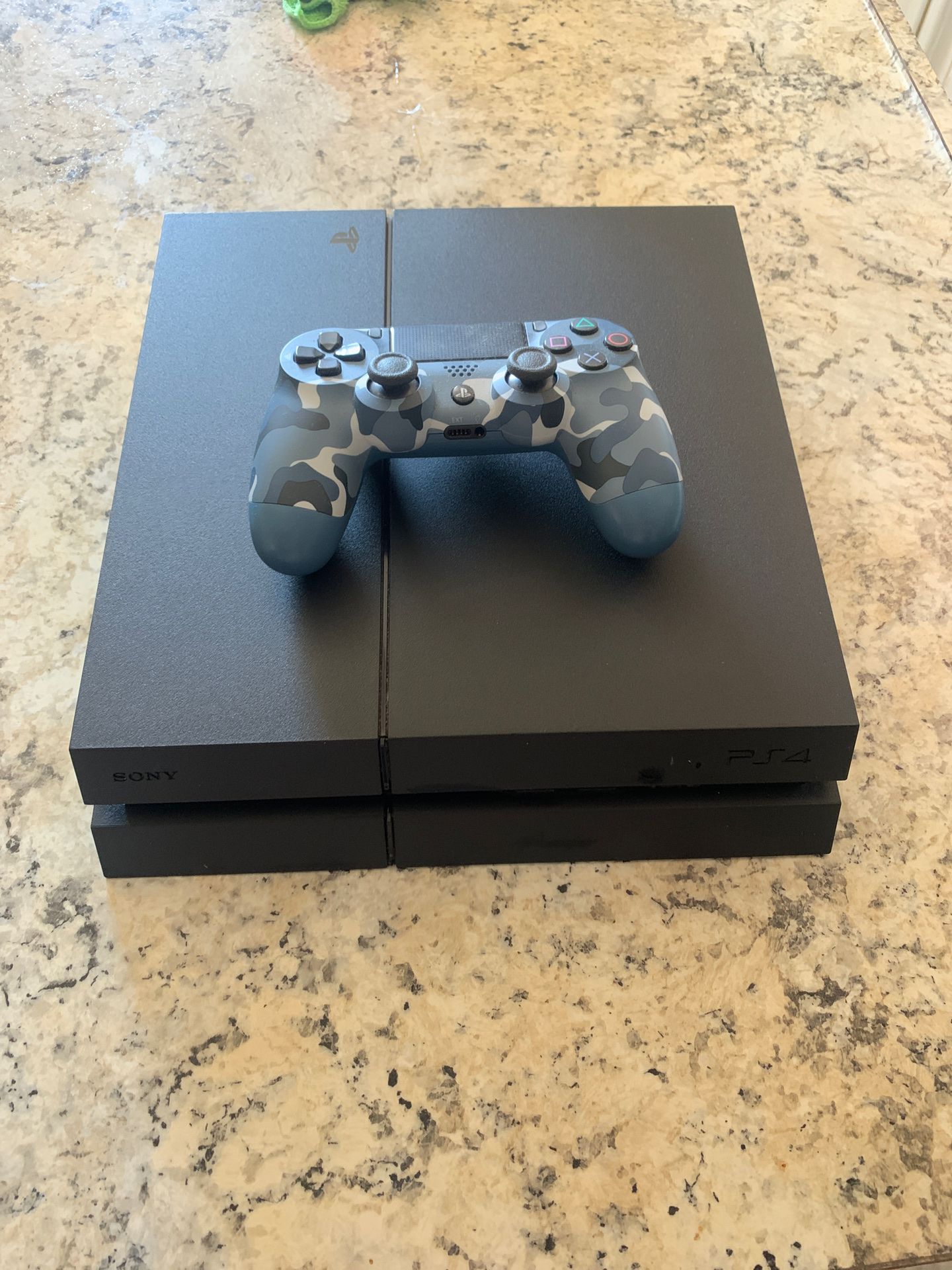 Ps4 500gb and controller