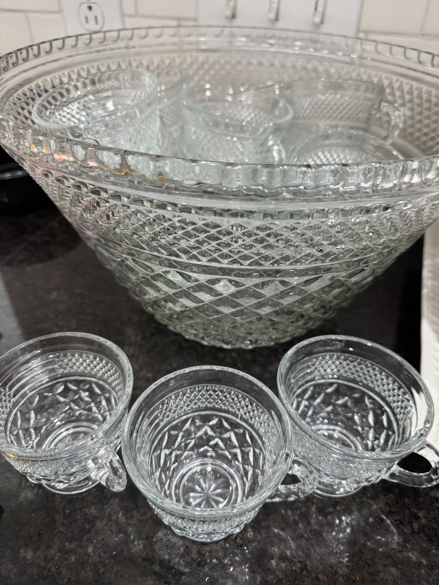 Punch Bowl/cups Set