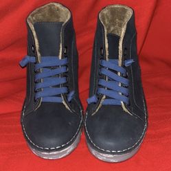 $45 Size 7.5 Navy Onfoot Sneaker Boot