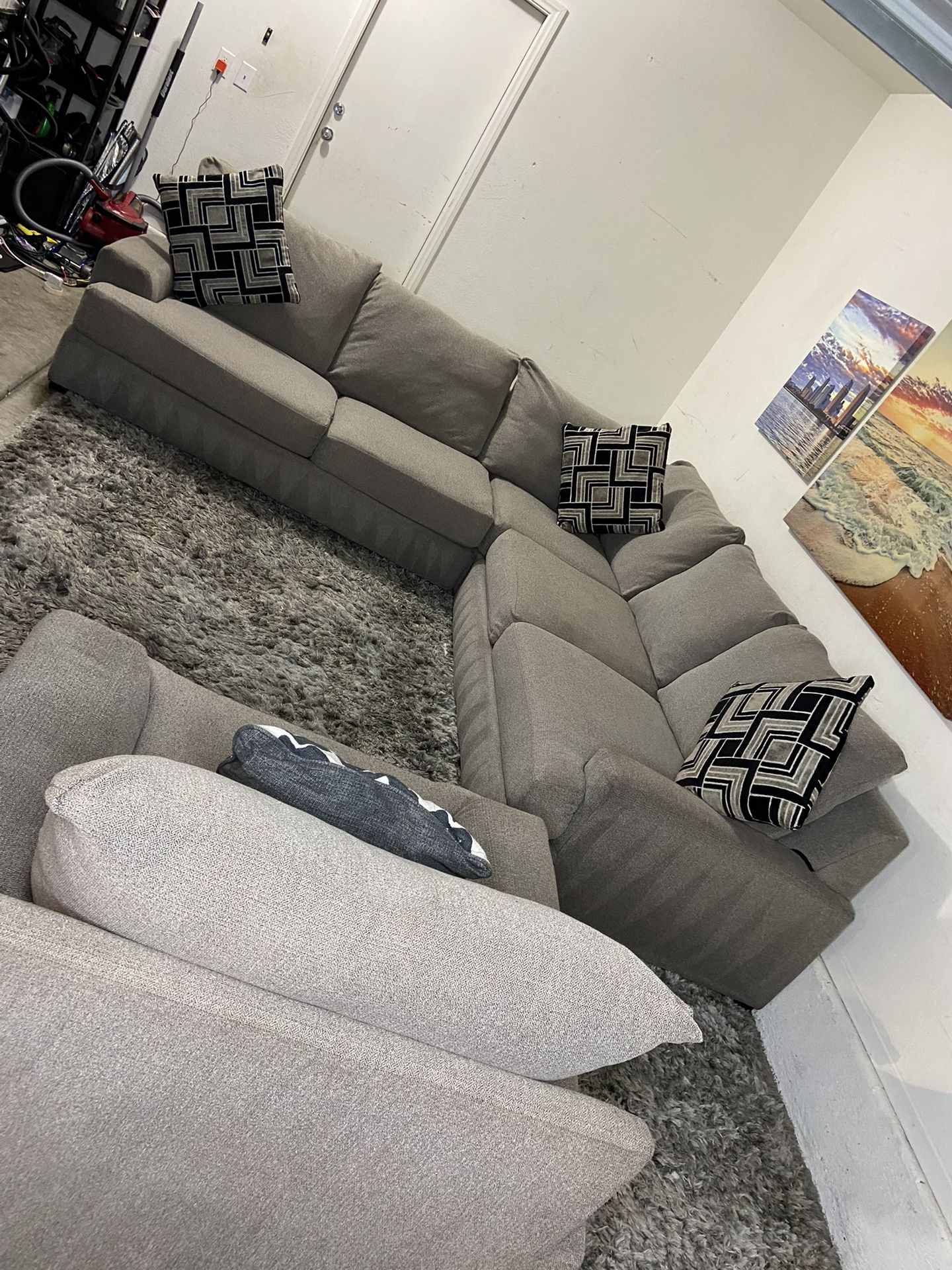 * Like New * Crate & Barrel 3pc Modular Gray Sectional Sofa ( Free Delivery )