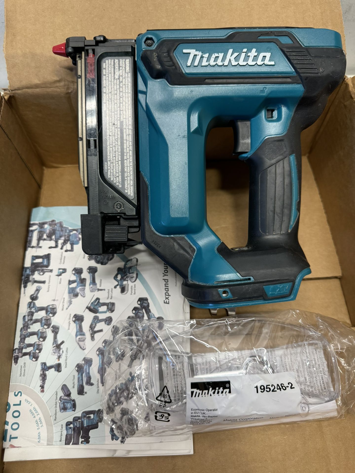 Makita XTP02Z 18V LXT Lithium-Ion 23-Gauge Cordless Pin Nailer (Tool-Only)