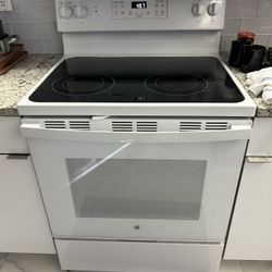 GE Stove With Oven