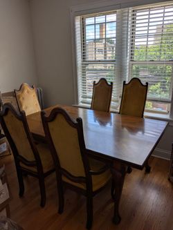 Drexel Heritage Solid Wood Dining Table with 5 Chairs