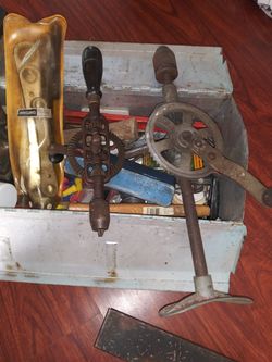 Craftsman Vintage tool box with tools...very intresting