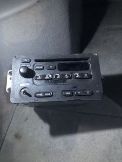 CHEVY IMPALA- MONTE CARLOS- CHEVY CAVALIER- GMC- CHEVY RADIO OEM 2000 TO 2005!