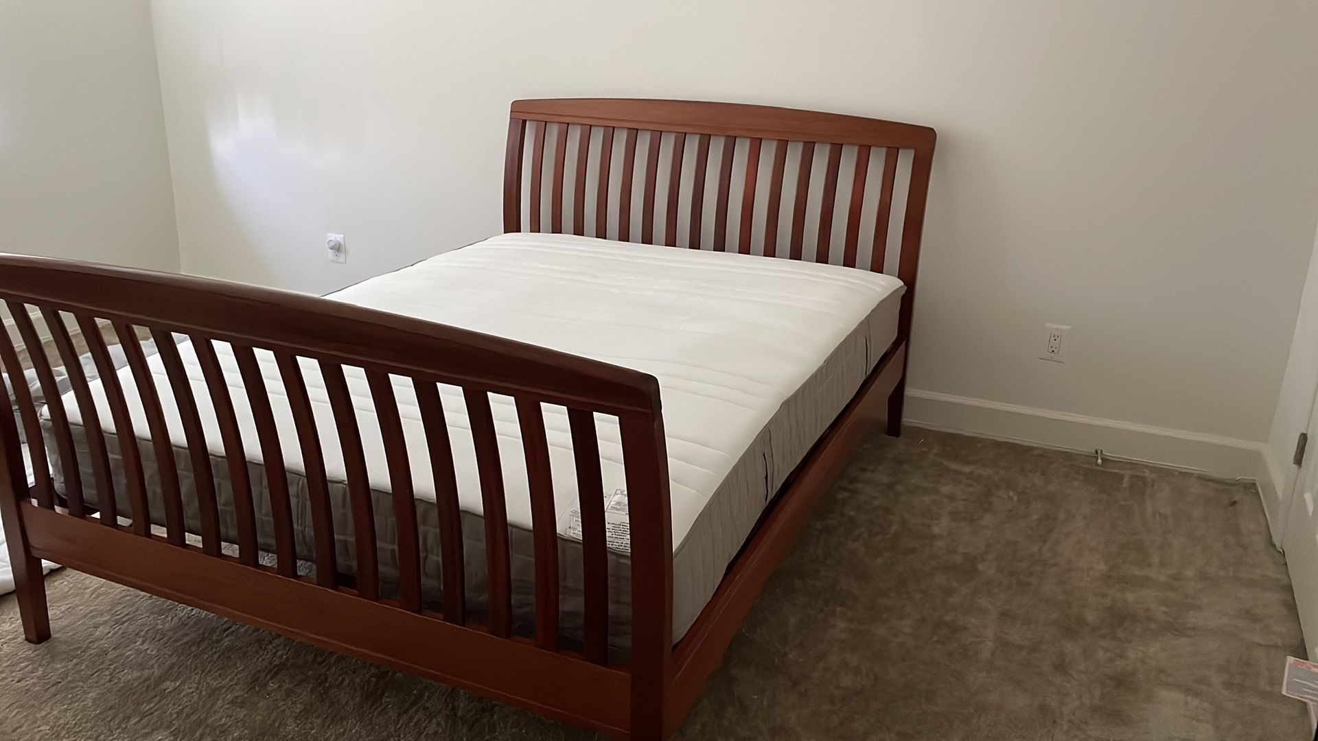 FOR SALE: HAUGESUND Firm Queen Mattress – LIKE NEW!