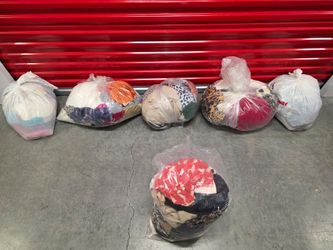 $50 a bag, Huge Bags Of Women clothing, 25pc in a bag, All tops.