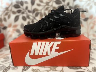 Triple Black Vapormax 