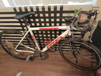 ***FUJI FINEST 2.0 ROAD BIKE ***