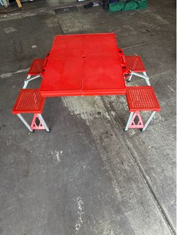 Folding camping table in excellent conditions. Puck up 59 ave and 101.