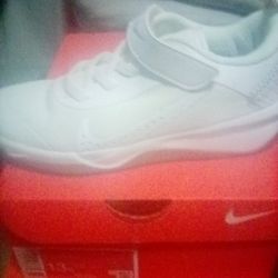 Kids Nike Om Ni Court Brand New
