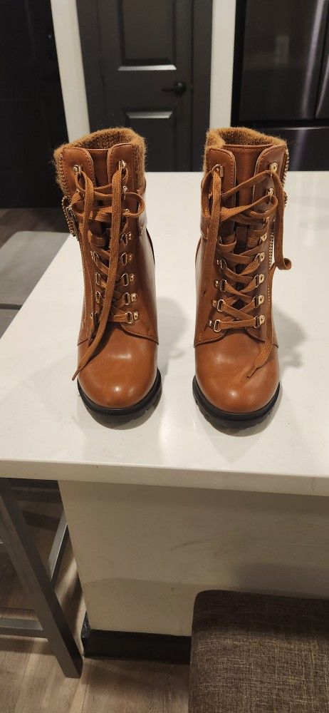 Women's Boots Size 8 Brown