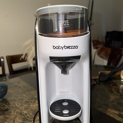 Baby breeza formula dispenser