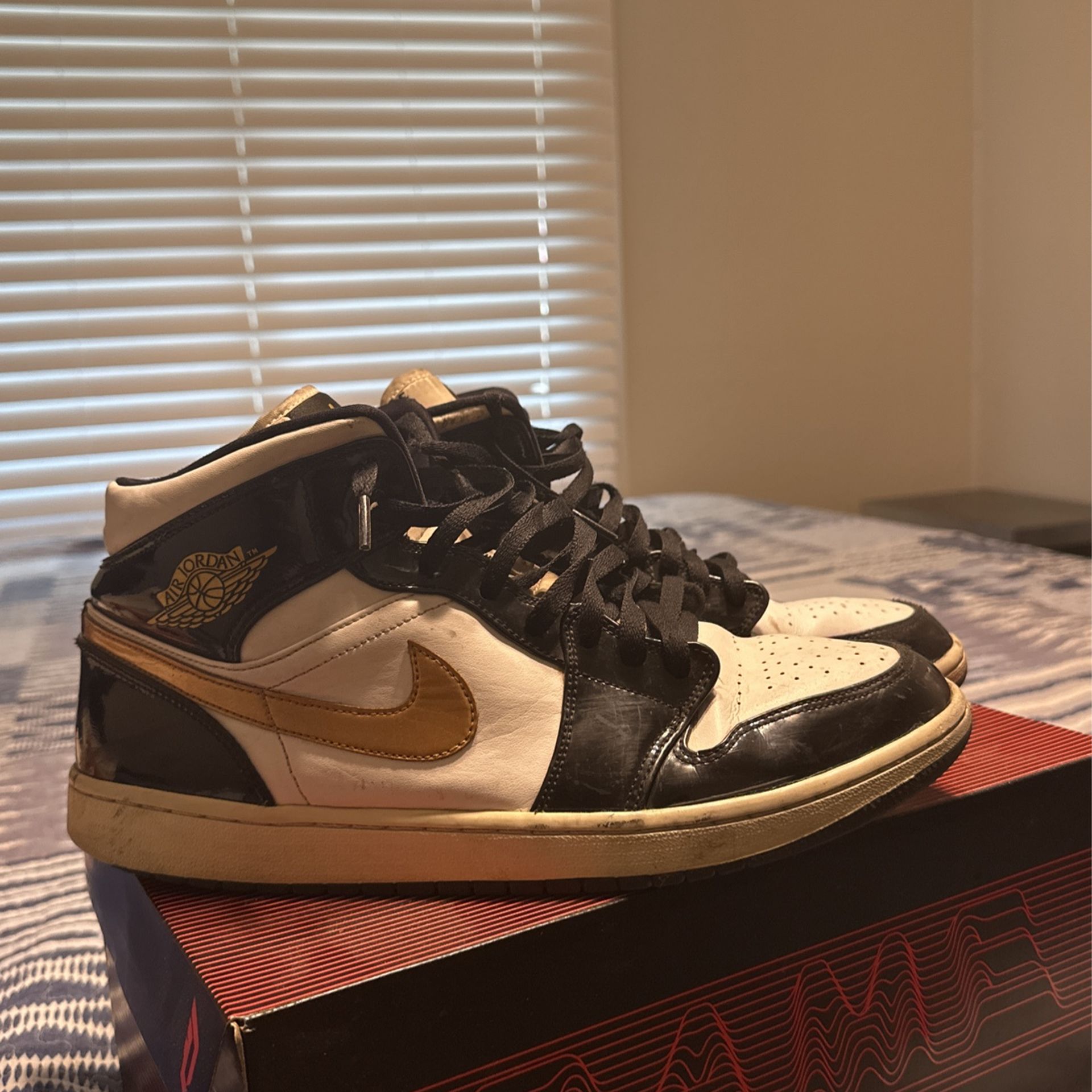 Jordan 1 Mid Patent Black White And Gold Sz 12