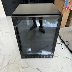 NewAir 177 Can Beverage fridge