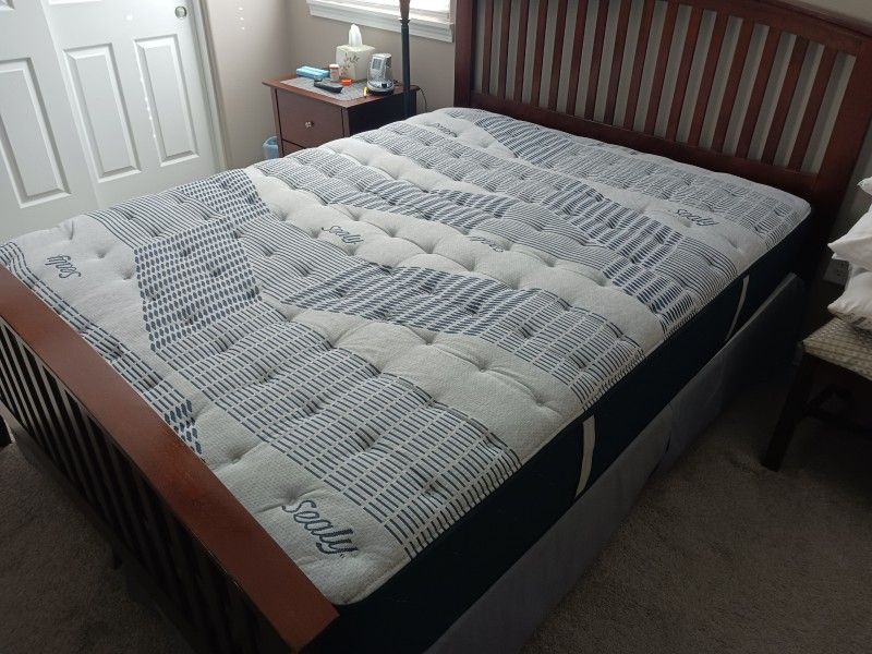 Queen Mattress Set