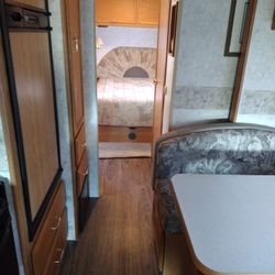 WINNEBAGO SIGHTSEERS 2004