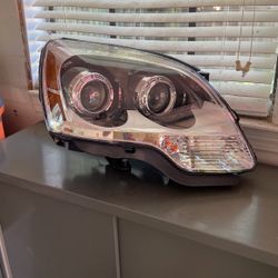 2012 GMC Acadia Passenger Headlight Assembly