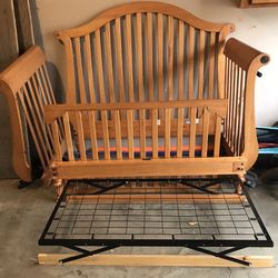 Baby Bed, Convertible .  Excellent Condition. 