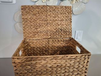 Large Woven Water Hyacinth Storage Basket with Lid
