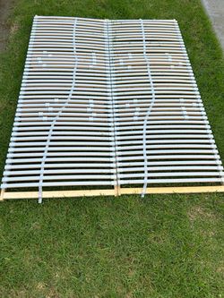 IKEA 19257 LONDET Slatted Queen bed base Full/Double Measurements Length: 80 ＂ Width: 60 ＂ Thickness: 3 "