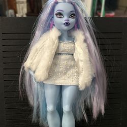 Pre Owned Monster High SNOW PRINCESS