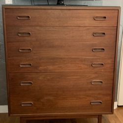 Mid Century Modern Teak Dresser – 6 Drawers – Excellent Condition