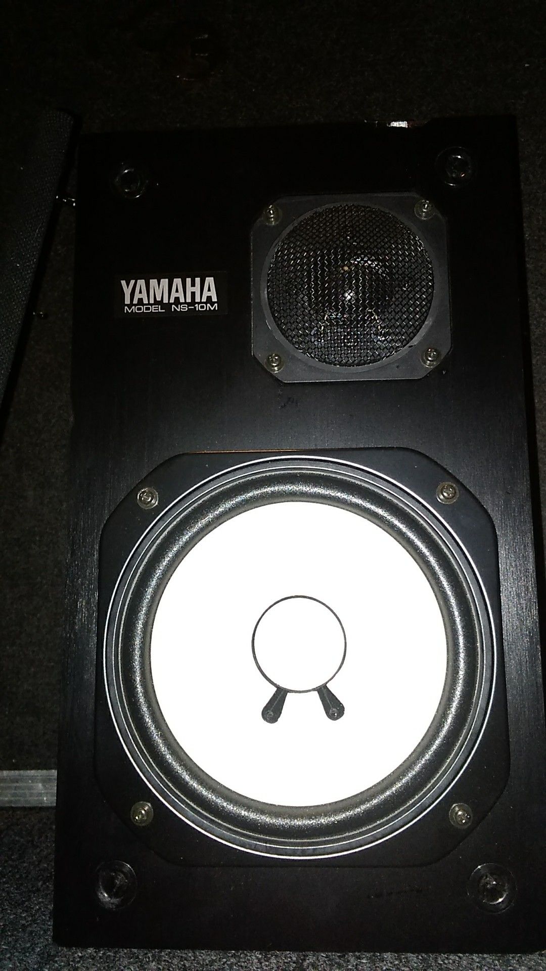 single YAMAHA NS-10M studio monitor speaker bookshelf