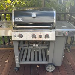 Weber Grill. Works Great 