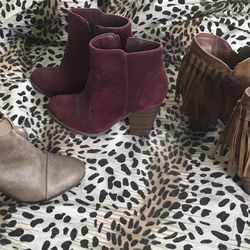 3 pairs boot shoes