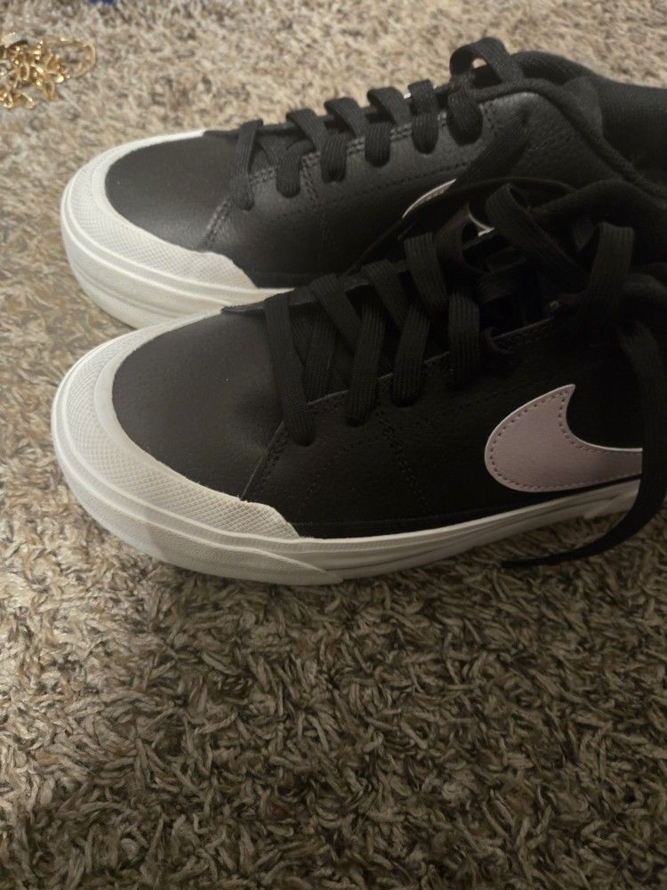 Nike Court Legacy