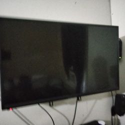 Sceptre 32 Inch TV And Xbox One 