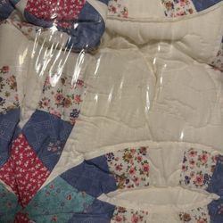 Queen Size Floral Quilt – New in Protective Bag