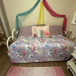 Whimsical Twin bedroom Set 
