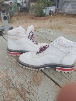 Tennies nautical size 8 women just I need to cleaning I'm going to clean them