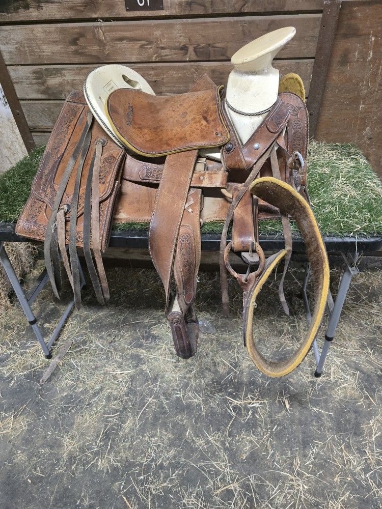 Saddle