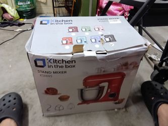 Kitchen in the Box Stand Mixer – Like New!