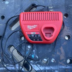 Milwaukee M12 Charger 