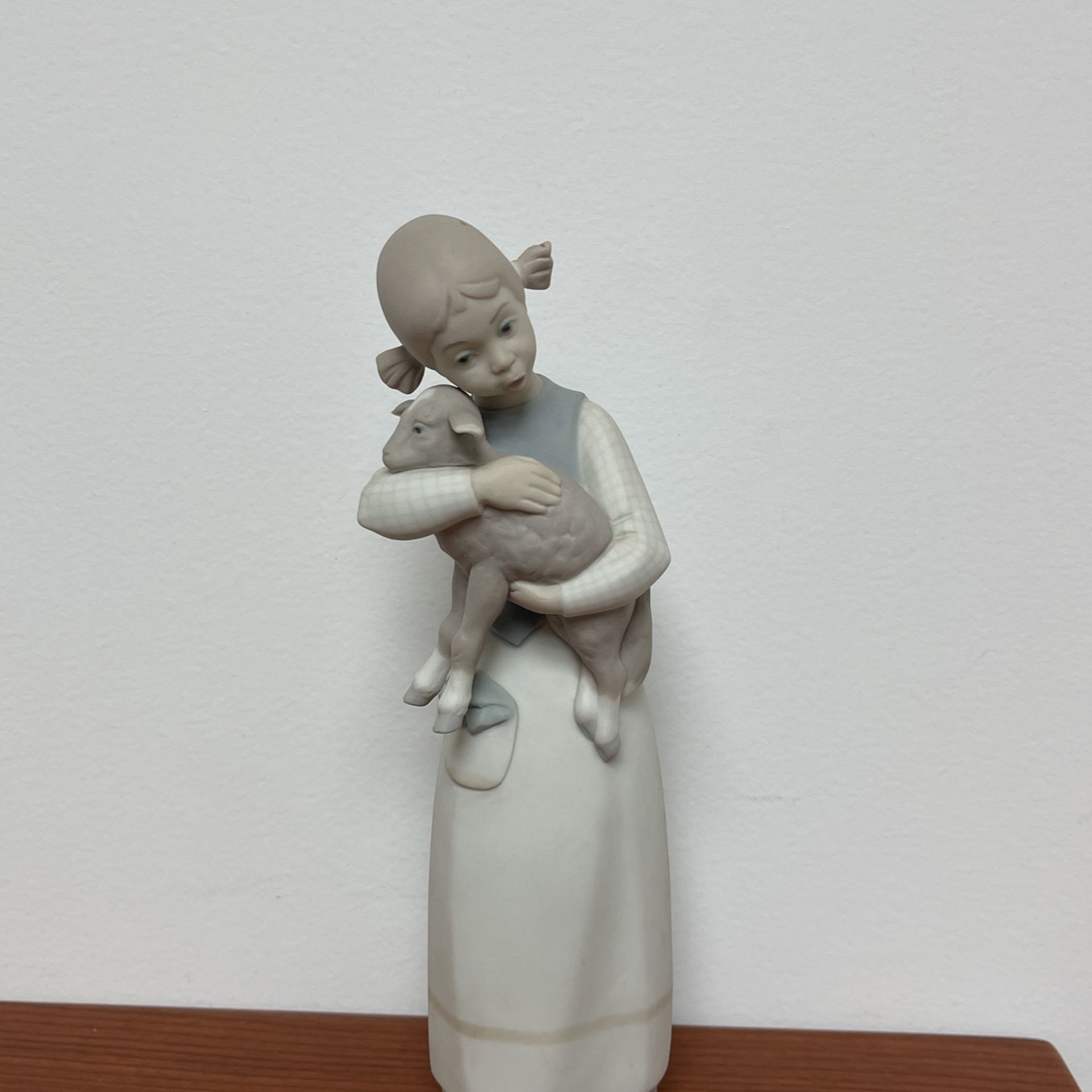 Lladro Girl With Lamb Figurine Matt Porcelain 