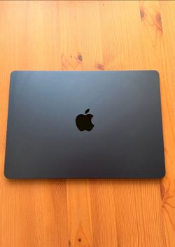 2024 Apple macbook m3 16gb ram OBO