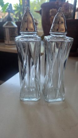 6" tall salt and pepper shakers vintage