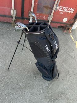Ping golf bag with couple clubs