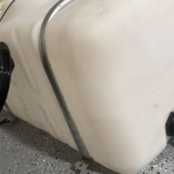 50 Gallon Water Tank $200 FIRM