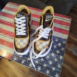 Women's Louis Vuitton (Size 9)