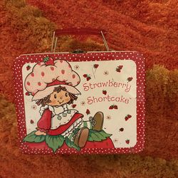Vintage 2002 strawberry shortcake lunchbox