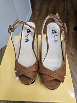 Gently Used Cinderella Wedges Size 2 1/2 W