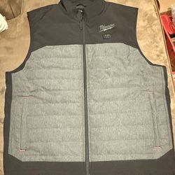 Milwaukee Men's M12 12-Volt Cordless Axis Gray Heated Quilted Vest Kit